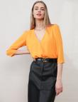 Оранжевая блузка с вырезом от Think&Believe