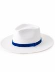 Белая соломенная шляпа с синей лентой от Saint MAEVE