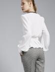Белая блузка с запахом от Dandara