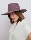 Лавандовая стильная фетровая шляпа от Saint MAEVE