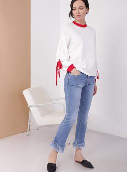 Джемпер Бело-красный джемпер с бантами на рукавах от Beauty Women