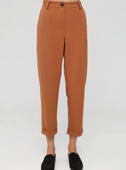 Брюки Классические брюки светло-коричневого цвета от GIU