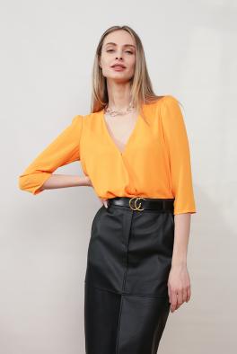 Блузка Оранжевая блузка с вырезом от Think&Believe