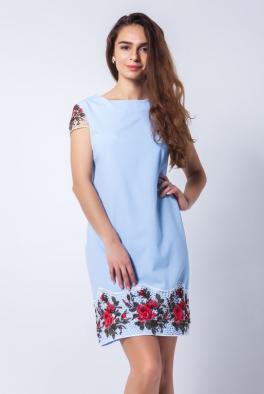 Платье Голубое платье-футляр с отделкой кружевом и вышивкой