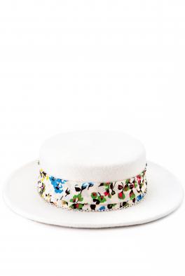Шляпа Белая фетровая шляпа с цветной лентой от Saint MAEVE