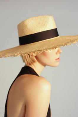 Шляпа Соломенная шляпа из баобаба с черной лентой от Saint MAEVE