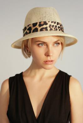 Шляпа Соломенная светло-бежевая шляпа с леопардовой лентой от Saint MAEVE