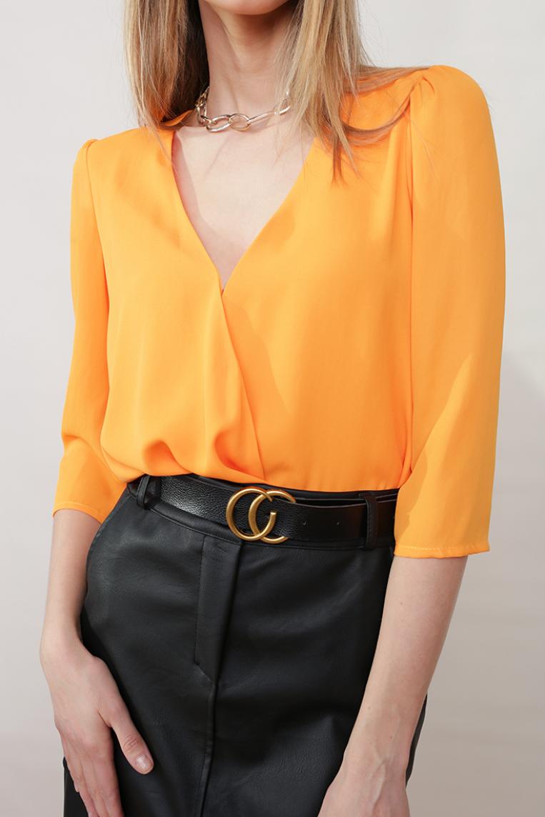 Оранжевая блузка с вырезом от Think&Believe