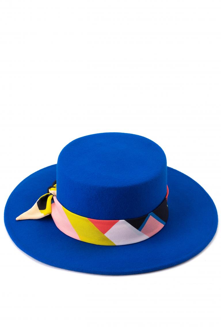 Синяя фетровая шляпа с цветной лентой от Saint MAEVE