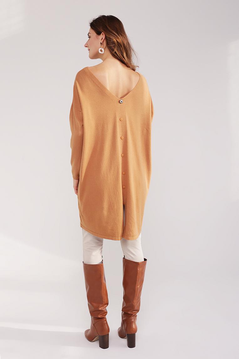 Удлиненный джемпер с открытой спиной коричневого цвета от E-Woman