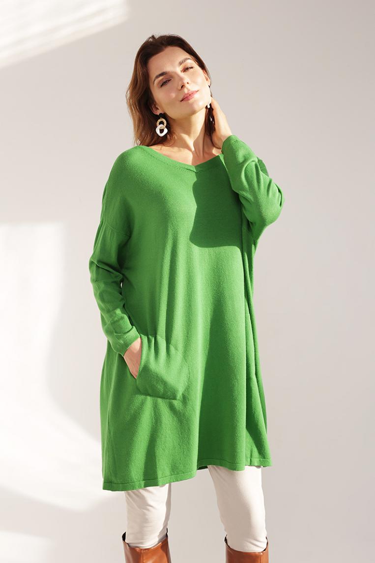 Удлиненный джемпер с открытой спиной зеленого цвета от E-Woman 