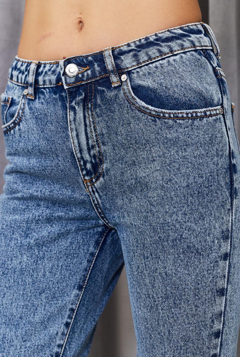 Светло-голубые укороченные джинсы от Miss Bon Bon