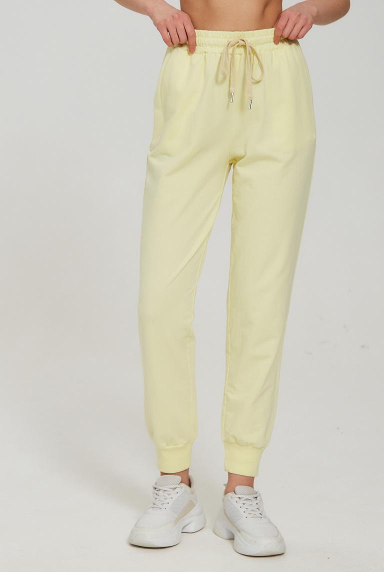 Спортивные тонкие брюки желто-лимонного цвета от Coccinella
