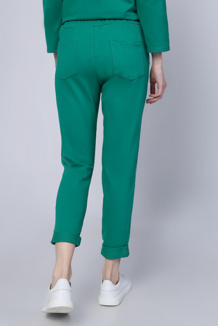 Тонкие эластичные брюки Glamour зеленого цвета