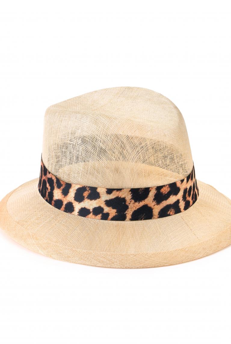 Соломенная светло-бежевая шляпа с леопардовой лентой от Saint MAEVE