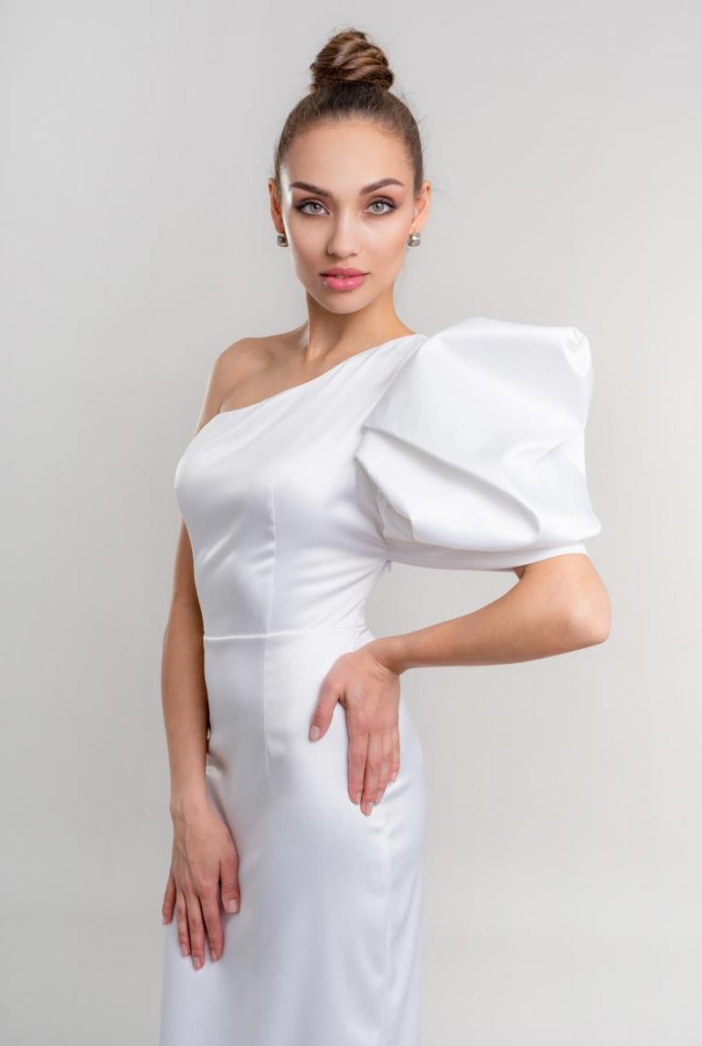 Молочное платье миди с объемным рукавом от Anetty
