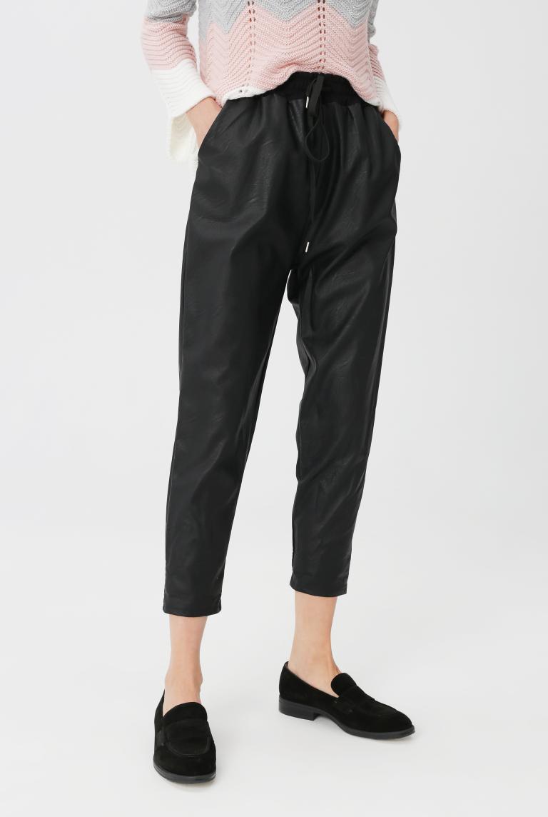 Стильные черные брюки от Liqui