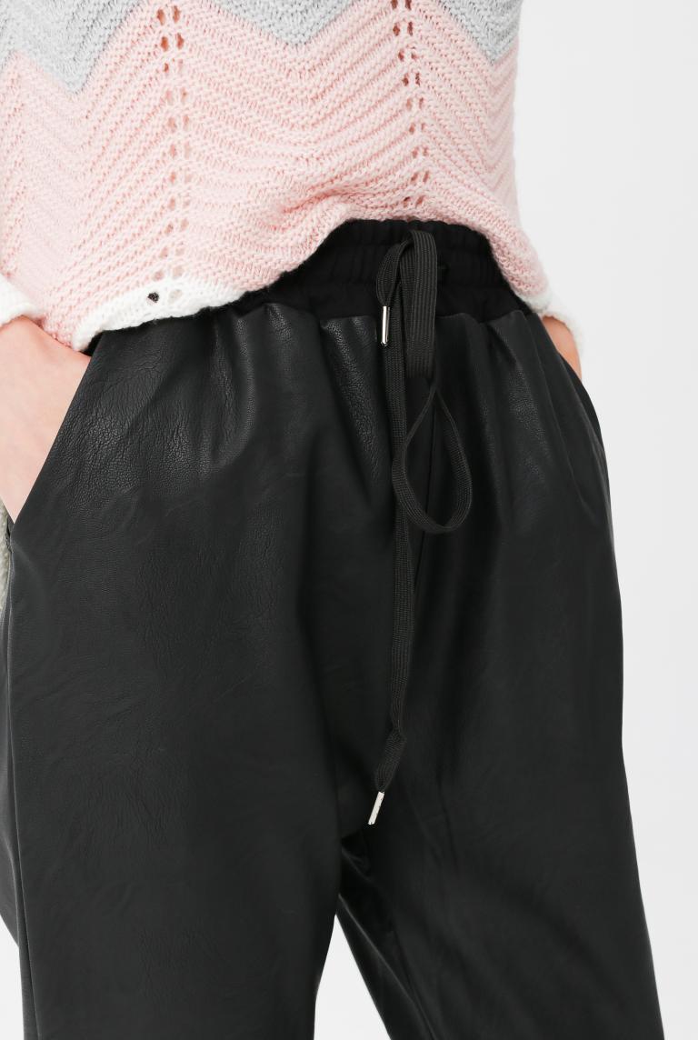 Стильные черные брюки от Liqui