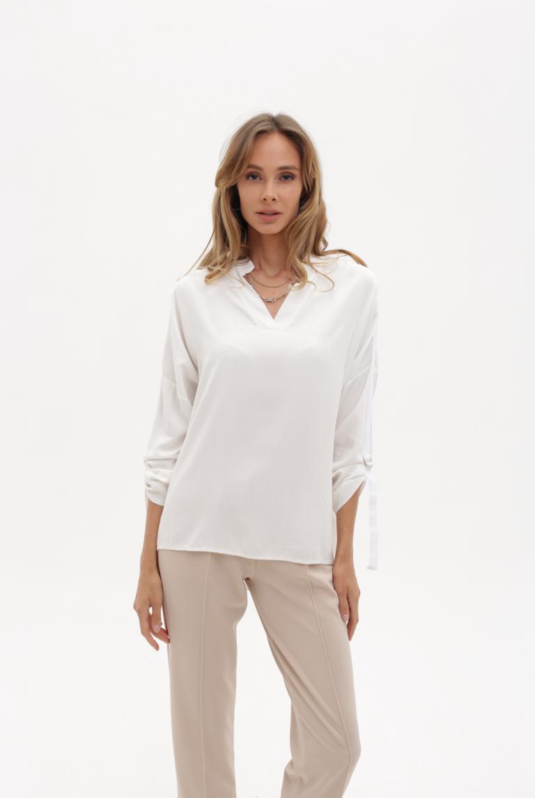Белая классическая блузка с утягивающими рукавами от GIU