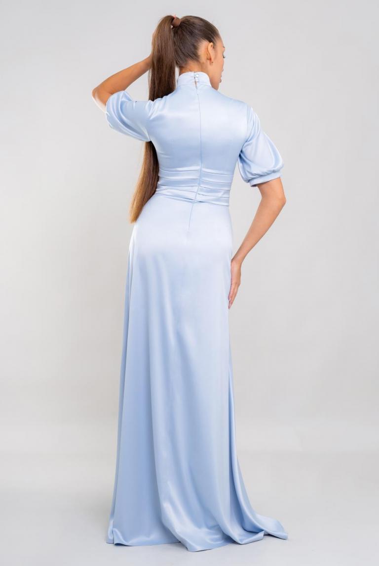 Длинное платье с воротом-стойкой голубого цвета от Anetty
